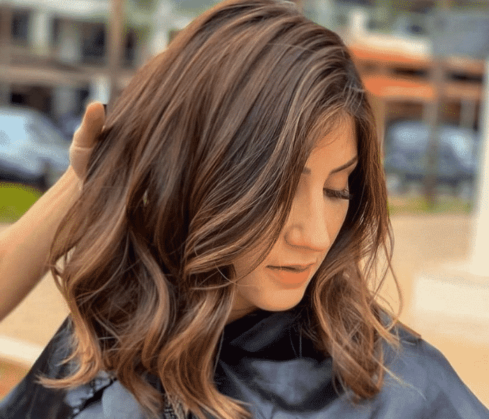 cabelo curto com mechas iluminadas naturais