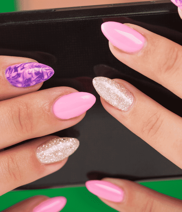 tendência de unhas coloridas