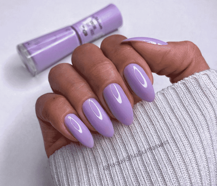unhas lilás