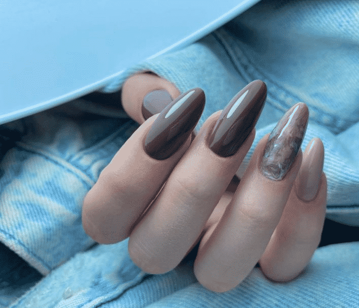 unhas decoradas marrom