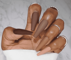 unhas degradê nude