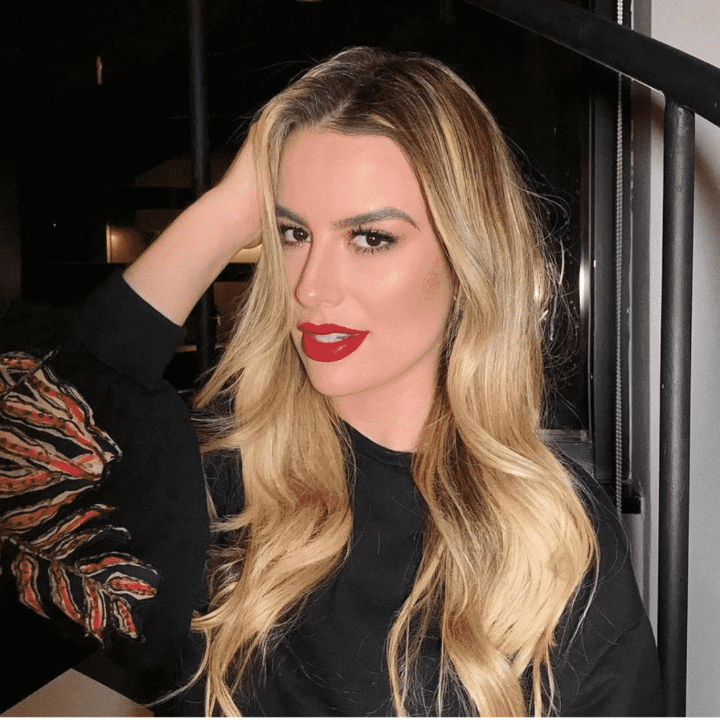 batom vermelho bruna tavares