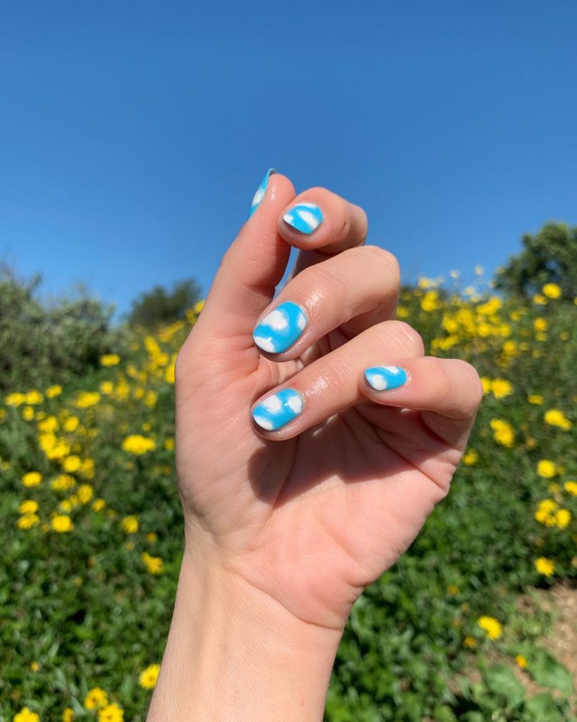 decoração de unhas de nuvens