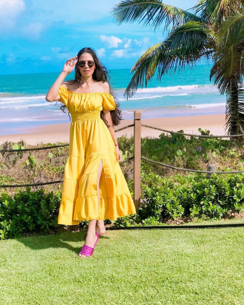 look de praia vestido amarelo