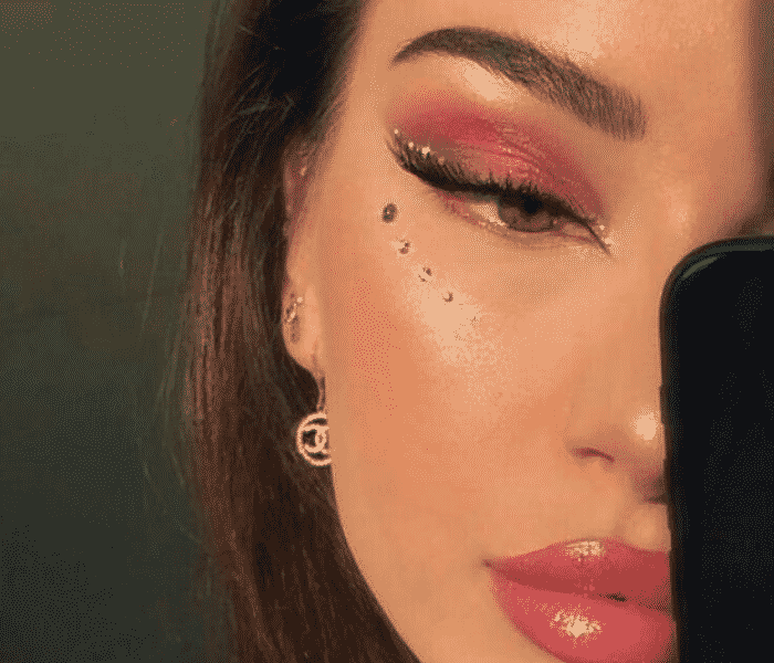 maquiagens coloridas com strass