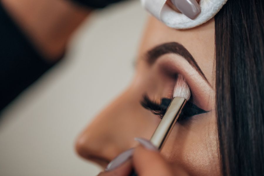 sombra nos olhos
