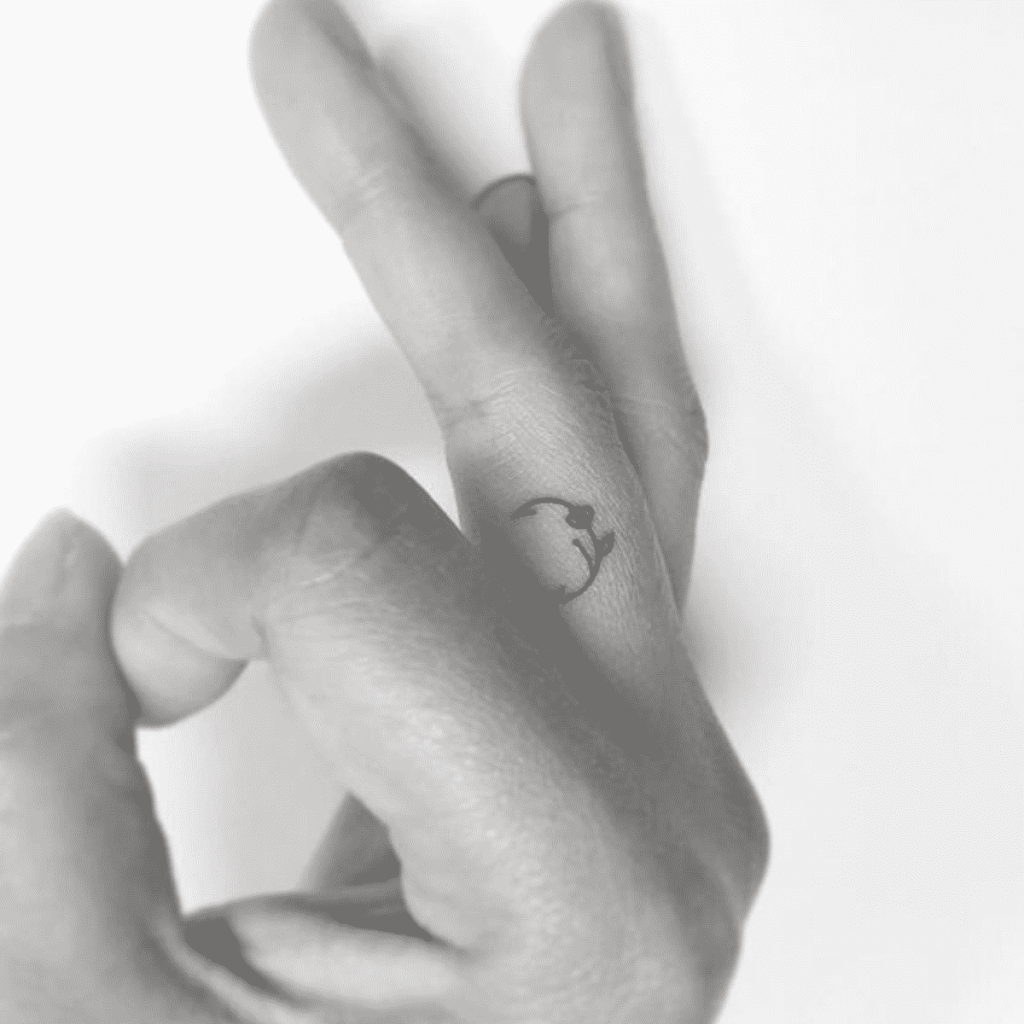 tatoo minimalista no dedo