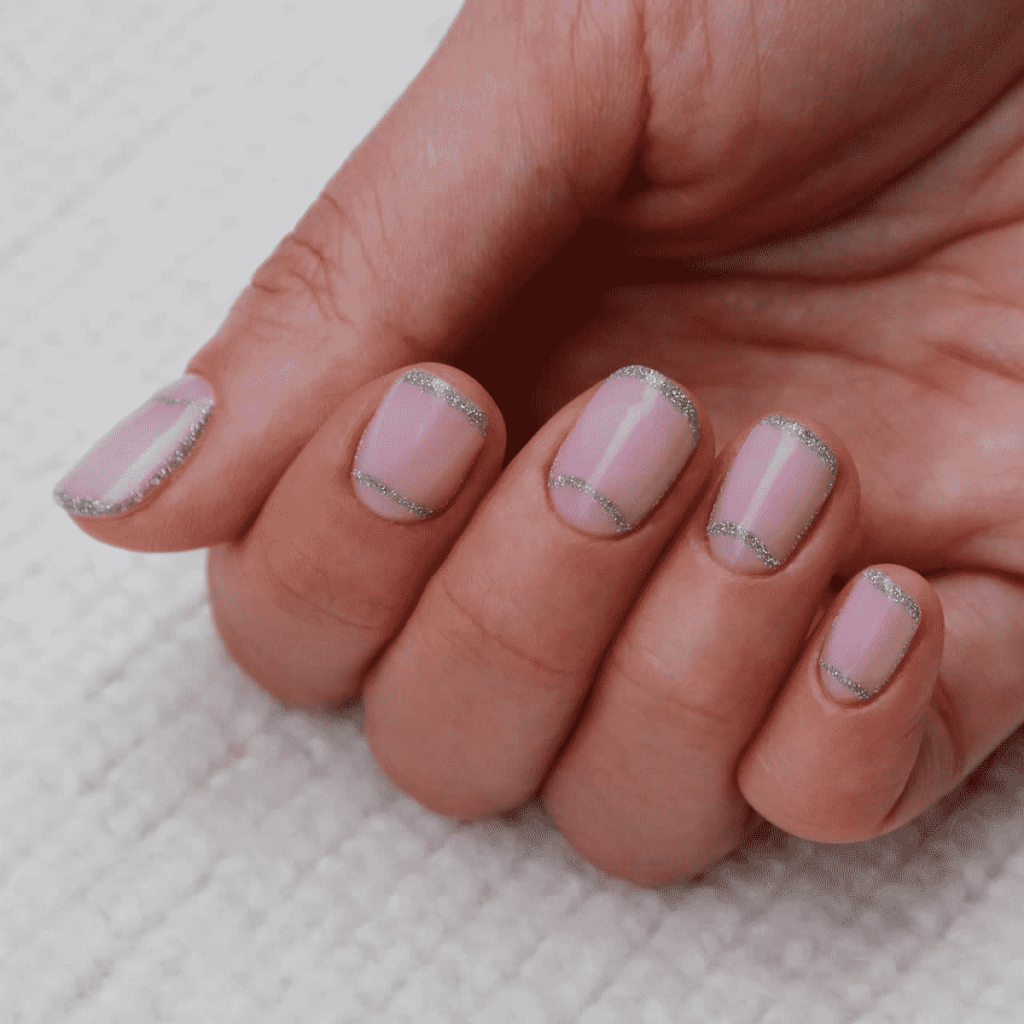 unhas com linha de glitter