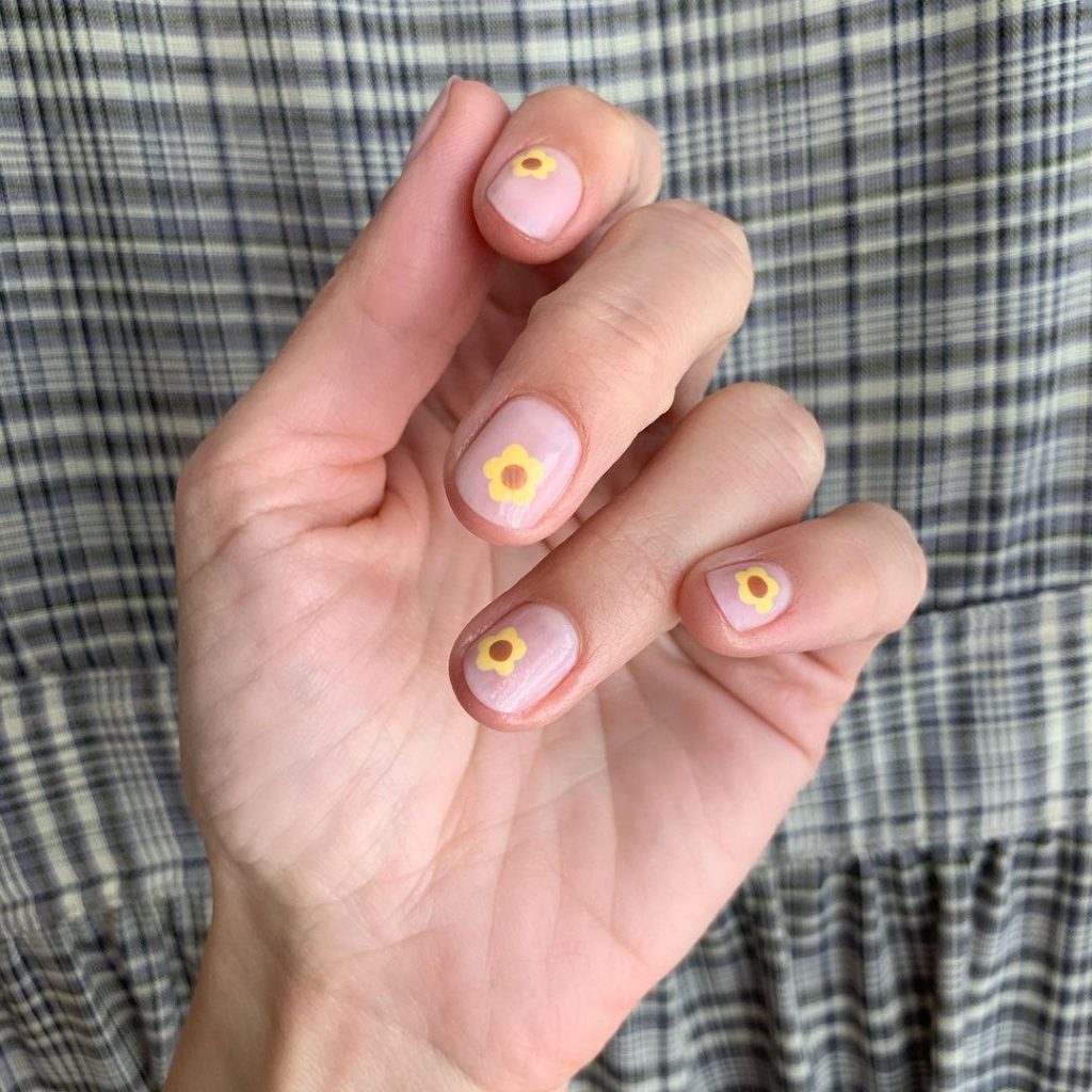 unhas decoradas com girassóies