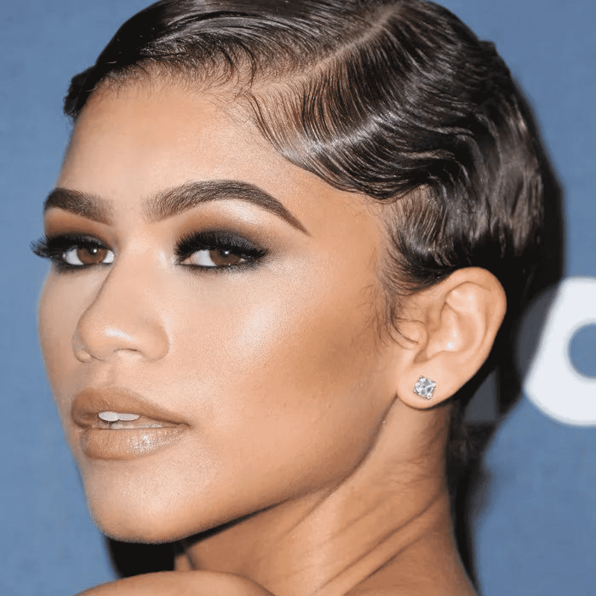 pixie cut encaracolado