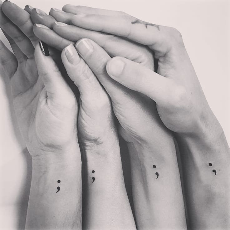 Tatuagem de ponto e virgula