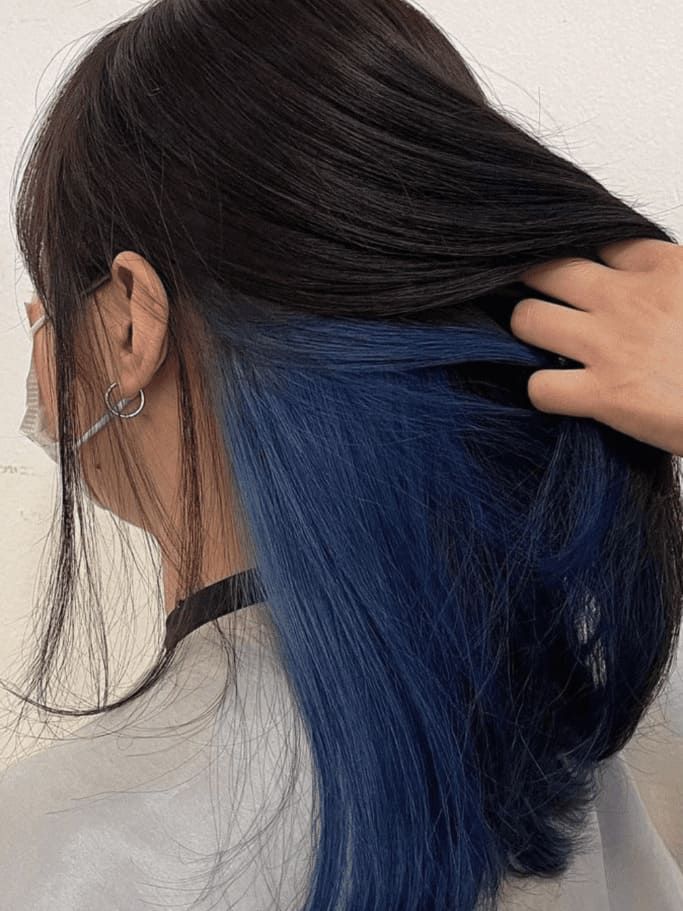 Cabelo Preto com Underlayer Azul