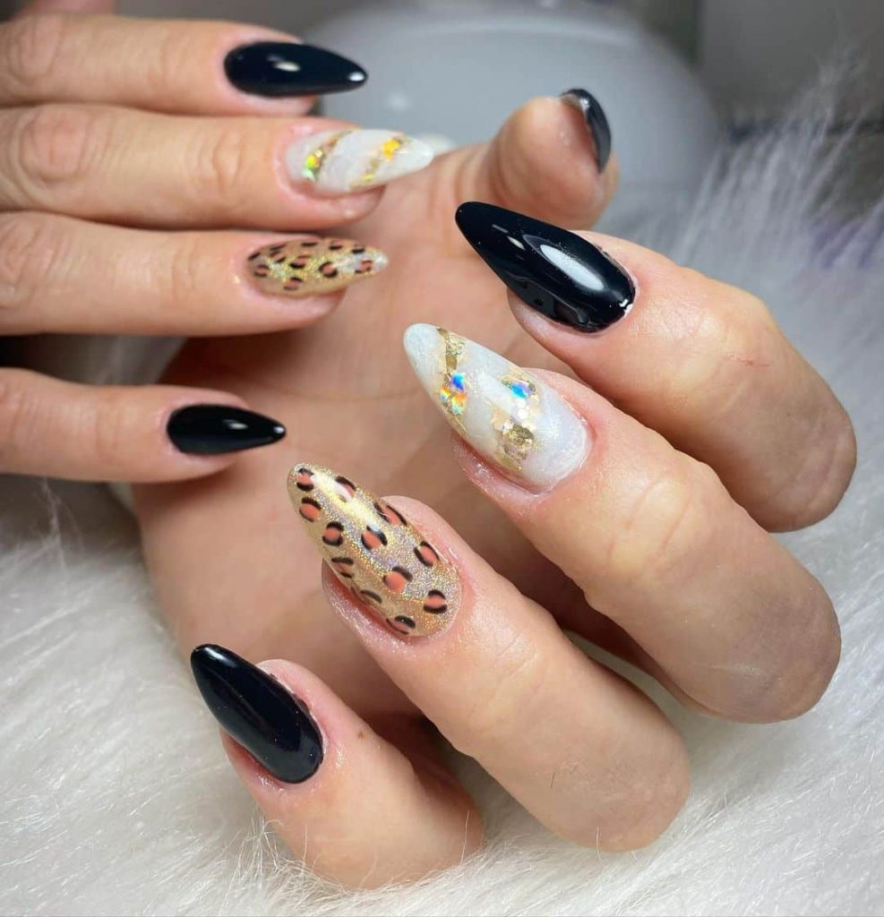 nail art rncapsulada preta