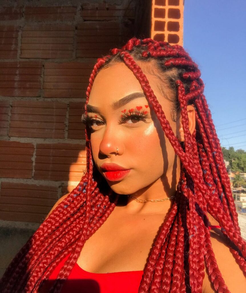 penteados com box braids vermelha