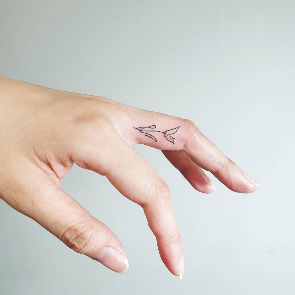 tatuagem no dedo