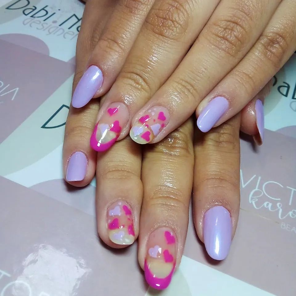 unha rosa decorada com Corações fofos