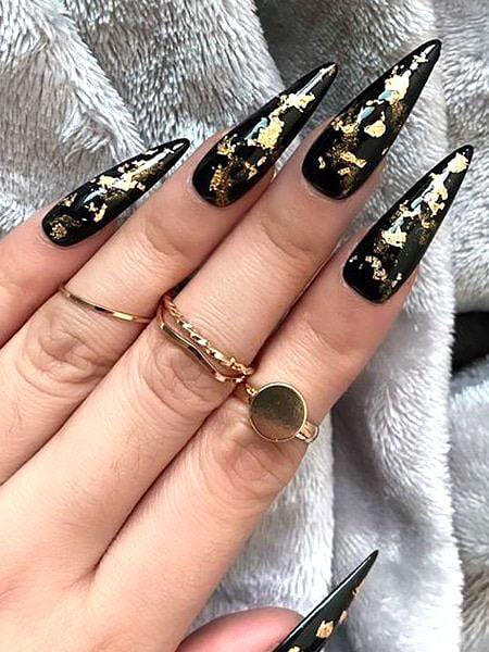 nail art preto e dourado