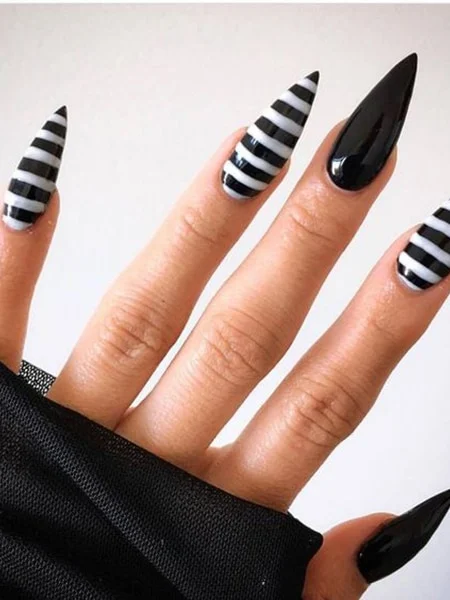 unhas preto e branco